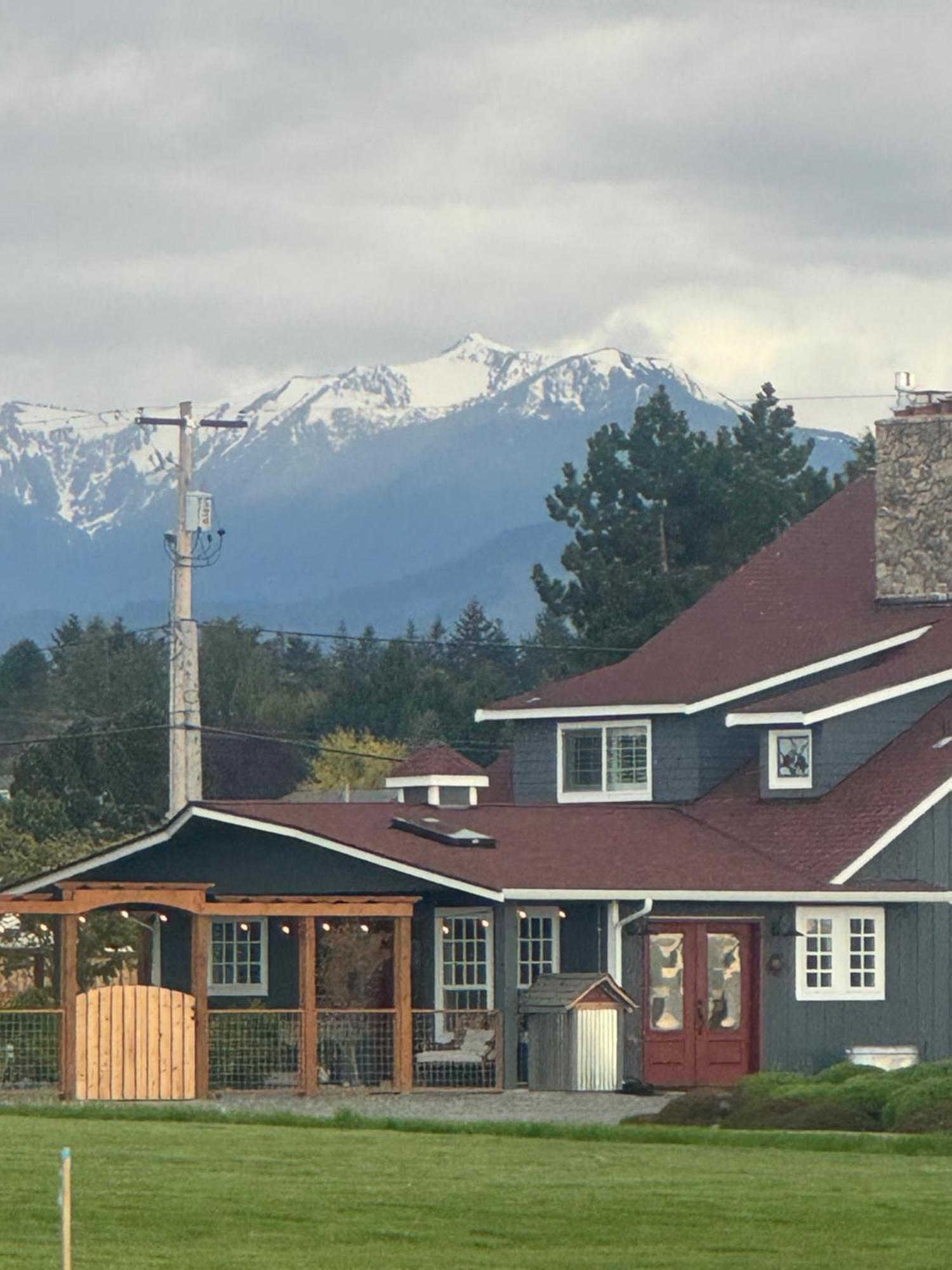 Dungeness Barn House Bed And Breakfast At Two Crows Farm Sequim Zewnętrze zdjęcie